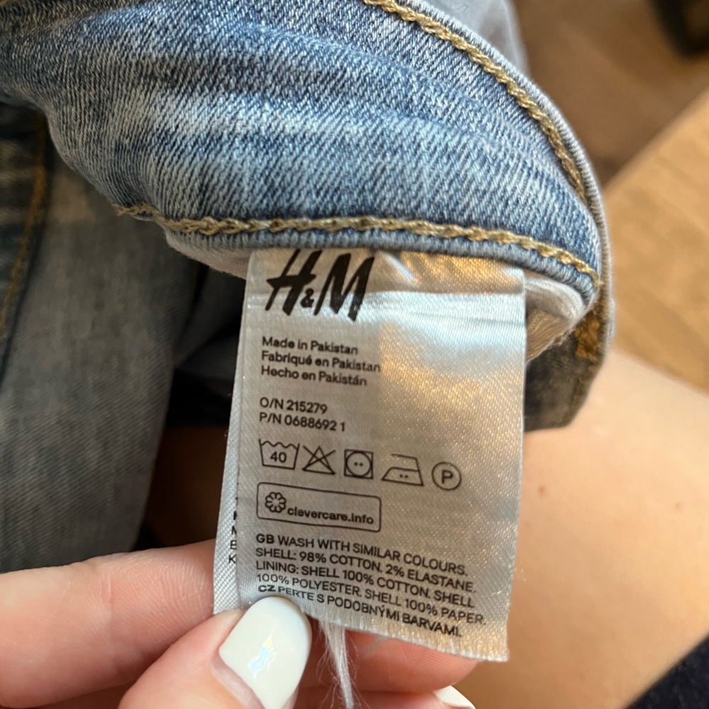 H&M Ripped/Distressed Jeans - Light Wash - Picture 5 of 5